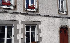 Number 22 - Le Dorat - Apartment 4 With Garden & Free Parking